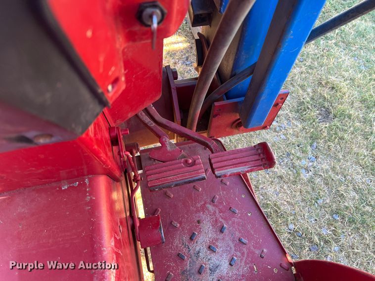 image for item DS8416 International 385  tractor