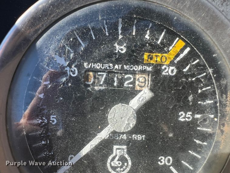 image for item DS8416 International 385  tractor