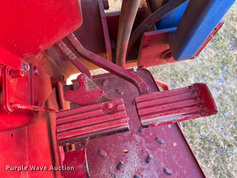 image for item DS8416 International 385  tractor