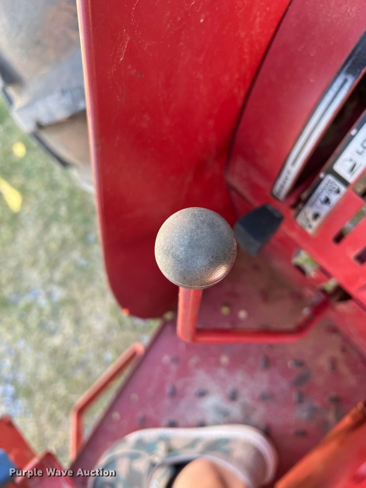 image for item DS8416 International 385  tractor