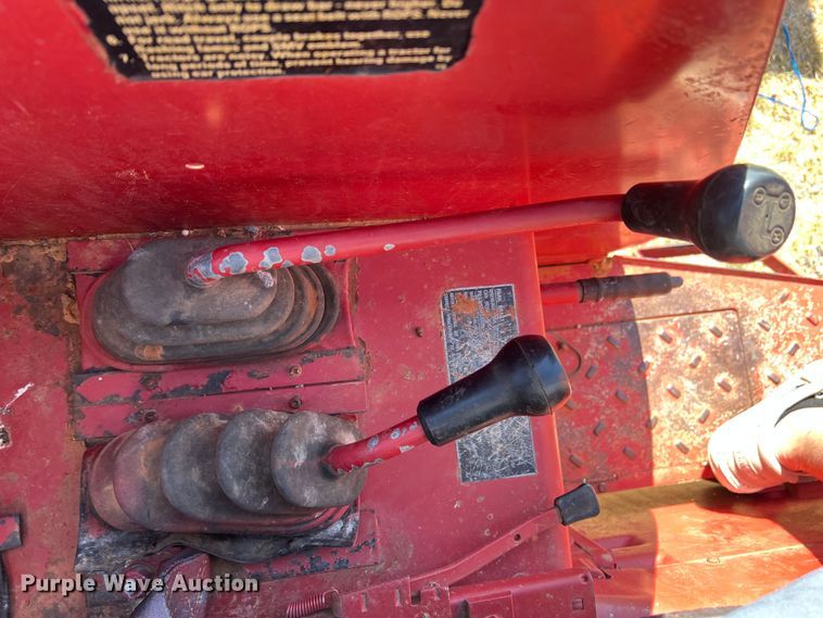 image for item DS8416 International 385  tractor