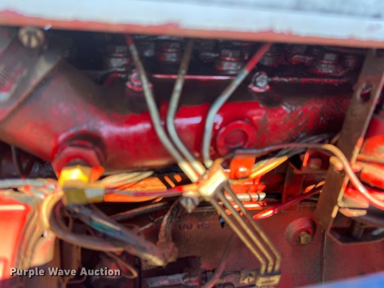 image for item DS8416 International 385  tractor