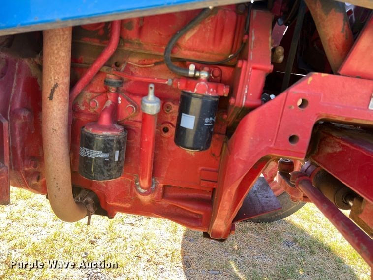 image for item DS8416 International 385  tractor