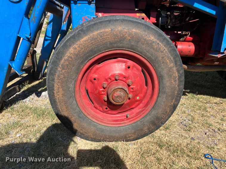 image for item DS8416 International 385  tractor