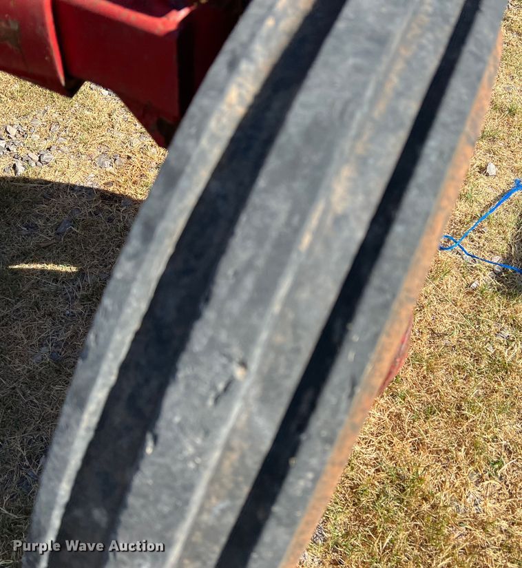 image for item DS8416 International 385  tractor