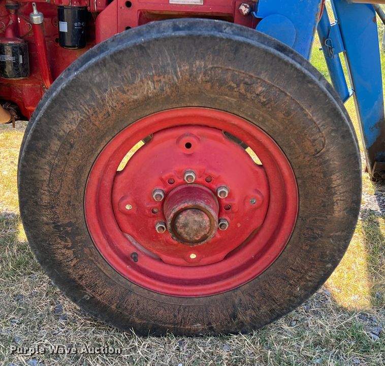 image for item DS8416 International 385  tractor