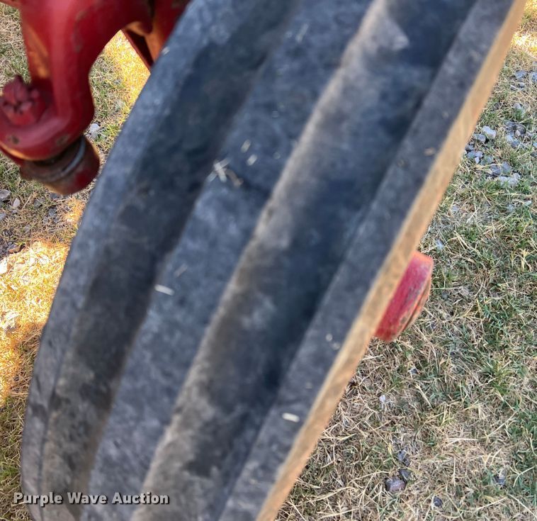 image for item DS8416 International 385  tractor