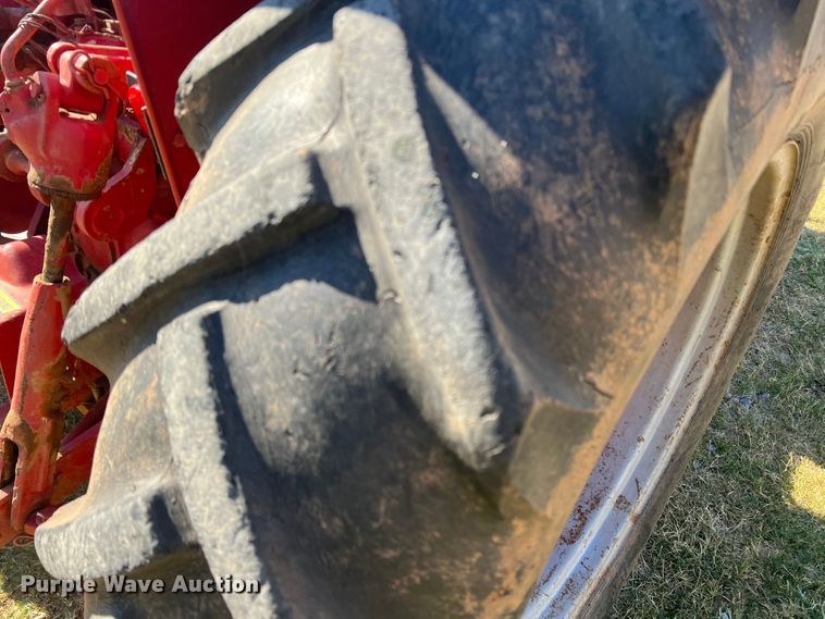 image for item DS8416 International 385  tractor