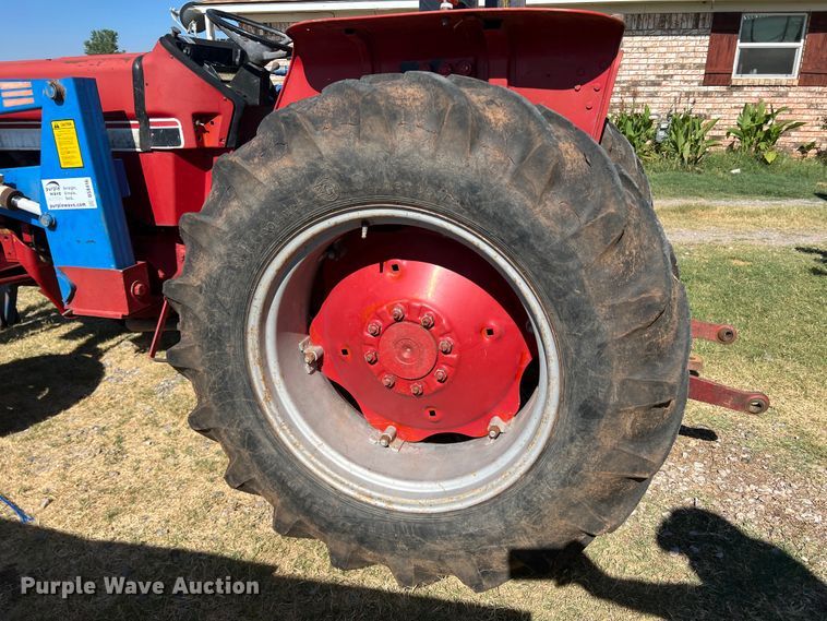 image for item DS8416 International 385  tractor