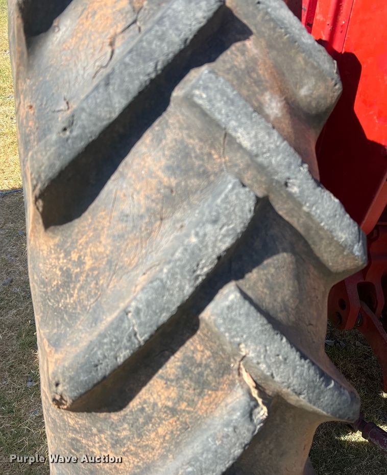 image for item DS8416 International 385  tractor