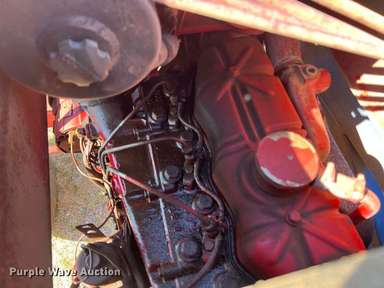 image for item DS8416 International 385  tractor