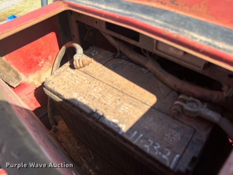 image for item DS8416 International 385  tractor