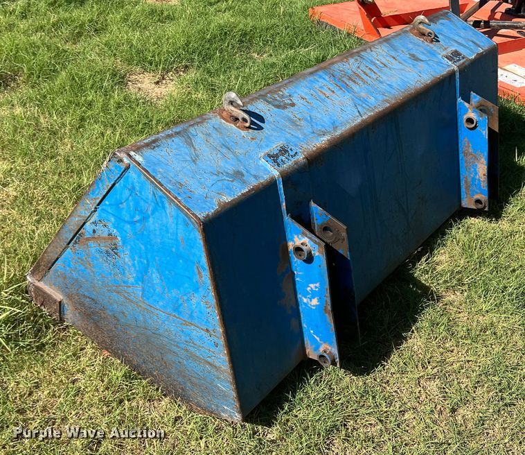 image for item DS8416 International 385  tractor