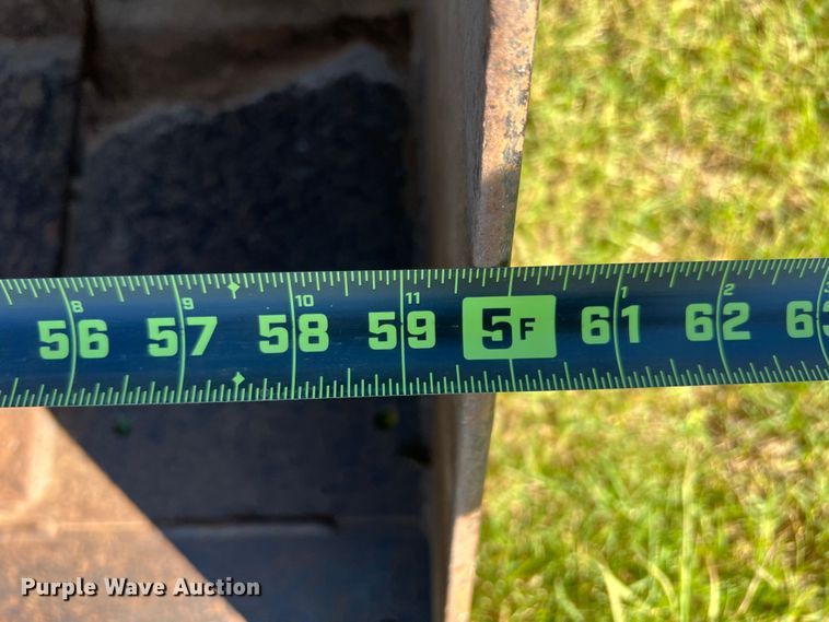 image for item DS8416 International 385  tractor