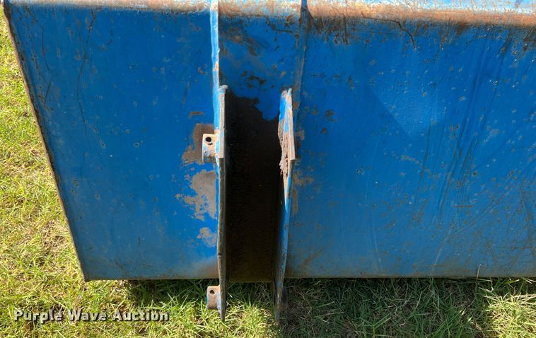 image for item DS8416 International 385  tractor