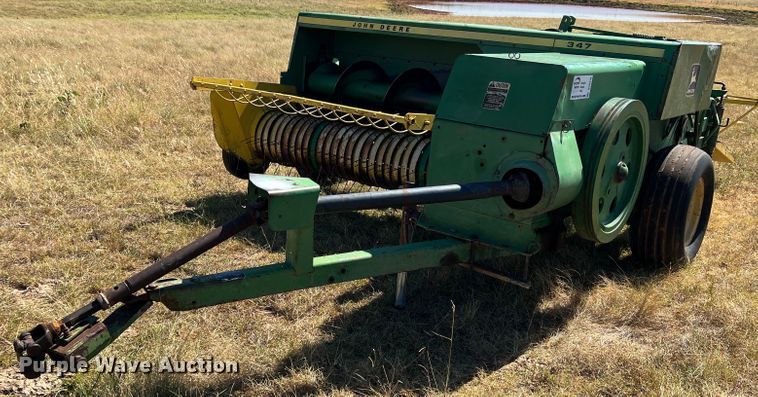 image for item DS8418 John Deere 347  small square baler