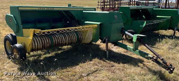 image for item DS8418 John Deere 347  small square baler