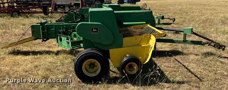 image for item DS8418 John Deere 347  small square baler