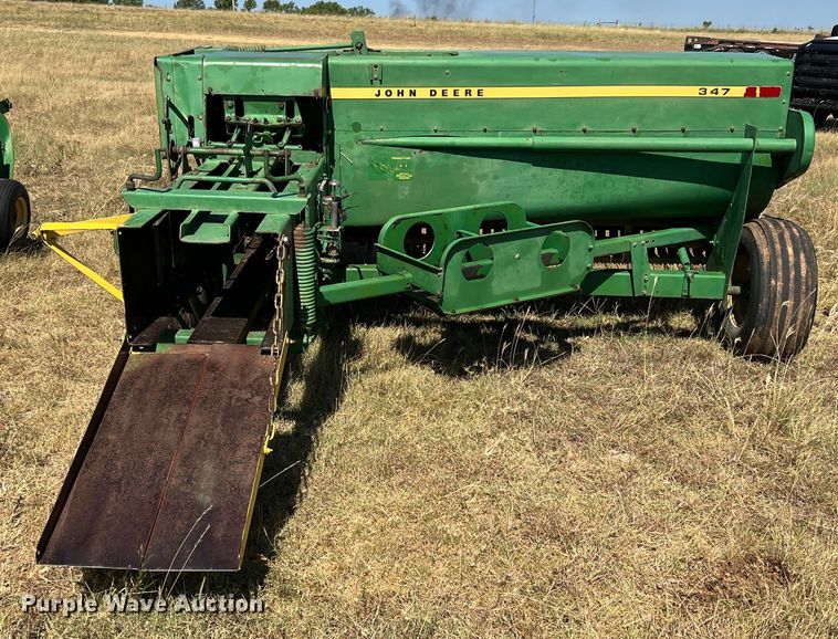 image for item DS8418 John Deere 347  small square baler