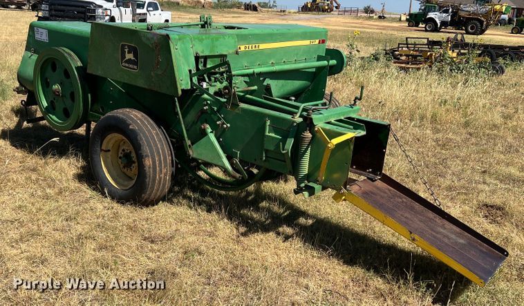 image for item DS8418 John Deere 347  small square baler