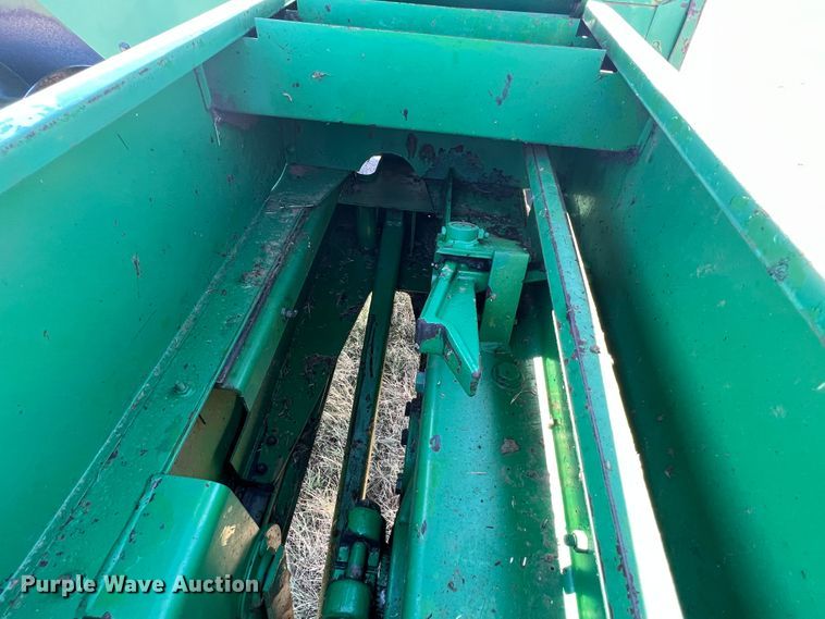 image for item DS8418 John Deere 347  small square baler