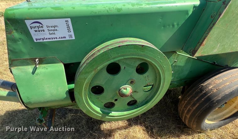 image for item DS8418 John Deere 347  small square baler