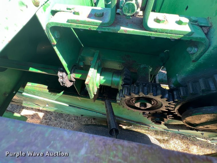 image for item DS8418 John Deere 347  small square baler