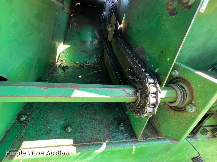 image for item DS8418 John Deere 347  small square baler