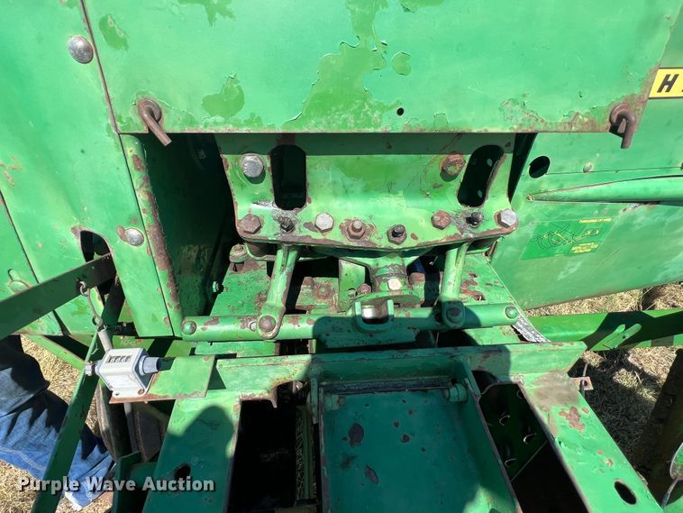 image for item DS8418 John Deere 347  small square baler