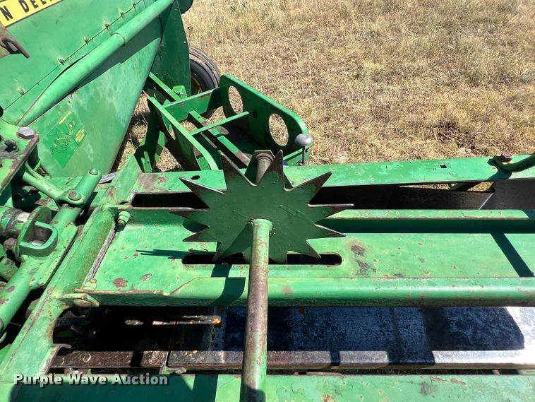 image for item DS8418 John Deere 347  small square baler