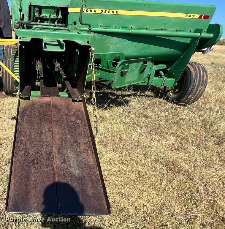 image for item DS8418 John Deere 347  small square baler