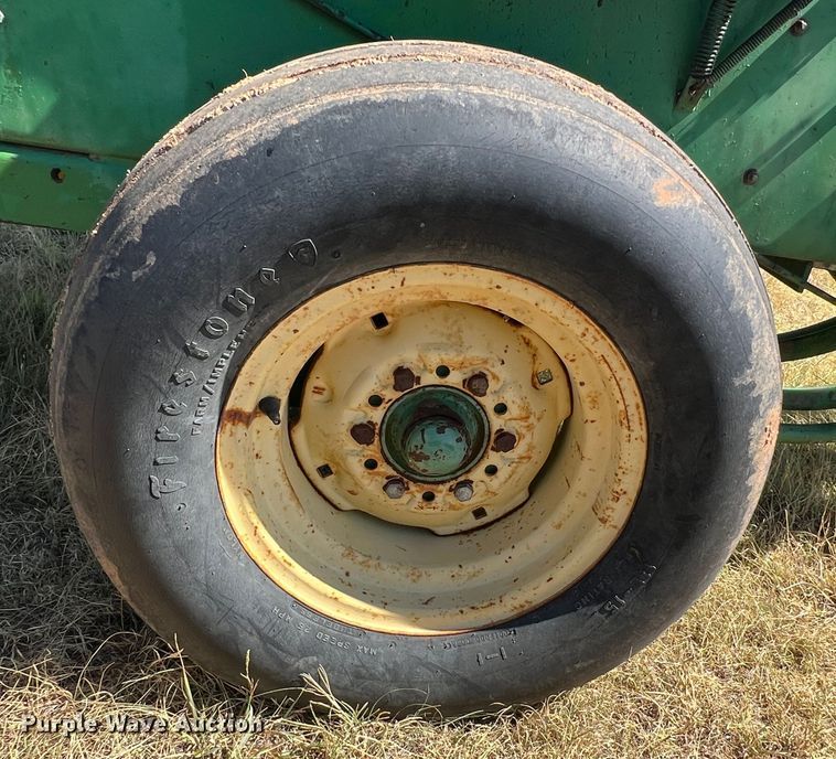 image for item DS8418 John Deere 347  small square baler