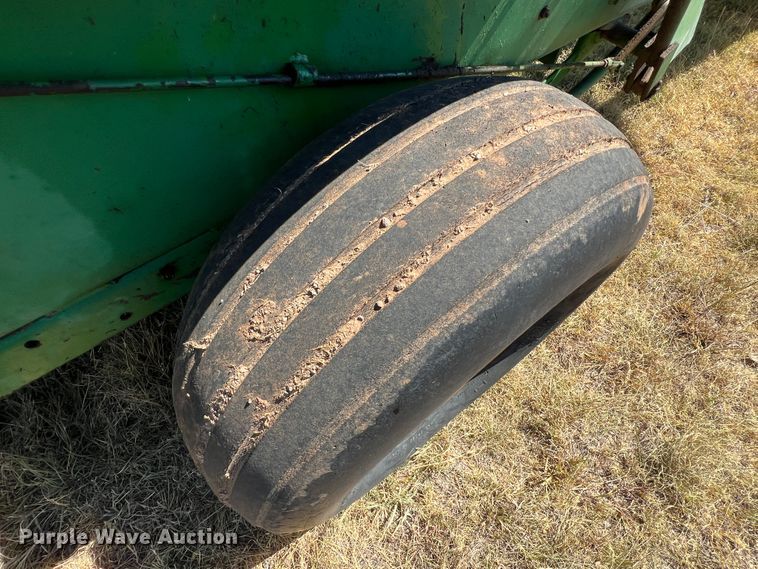 image for item DS8418 John Deere 347  small square baler