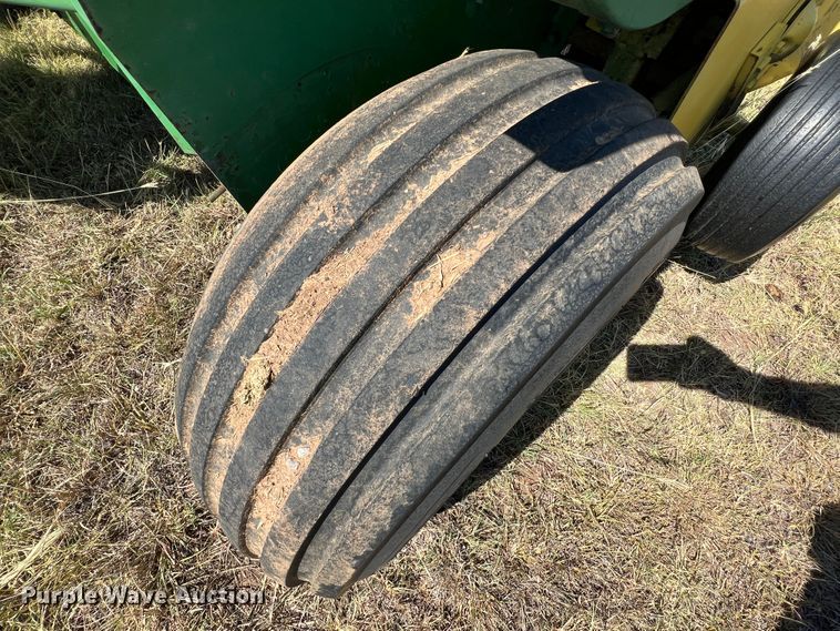 image for item DS8418 John Deere 347  small square baler