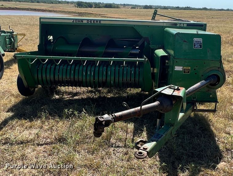 image for item DS8419 1994 John Deere 348  small square baler