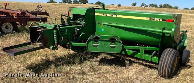 image for item DS8419 1994 John Deere 348  small square baler