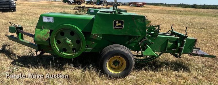 image for item DS8419 1994 John Deere 348  small square baler