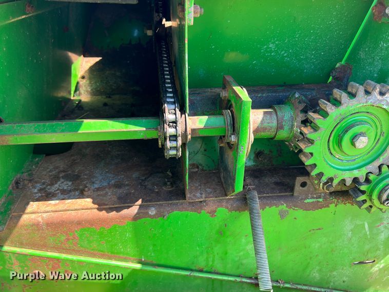 image for item DS8419 1994 John Deere 348  small square baler