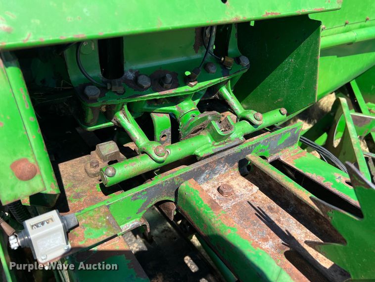 image for item DS8419 1994 John Deere 348  small square baler