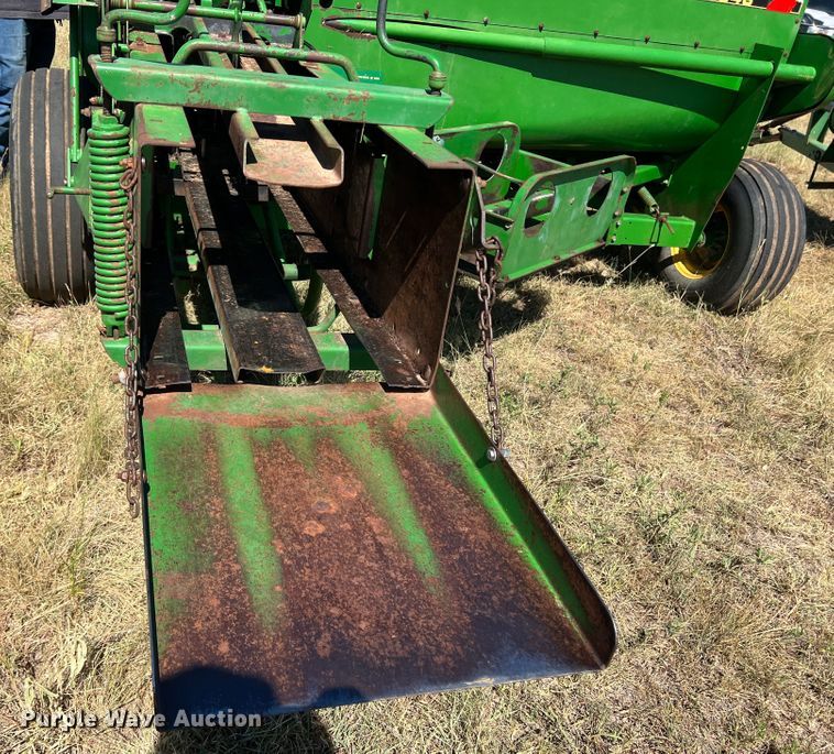 image for item DS8419 1994 John Deere 348  small square baler