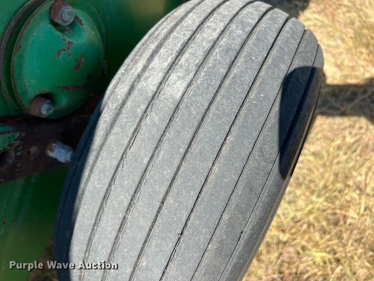 image for item DS8419 1994 John Deere 348  small square baler