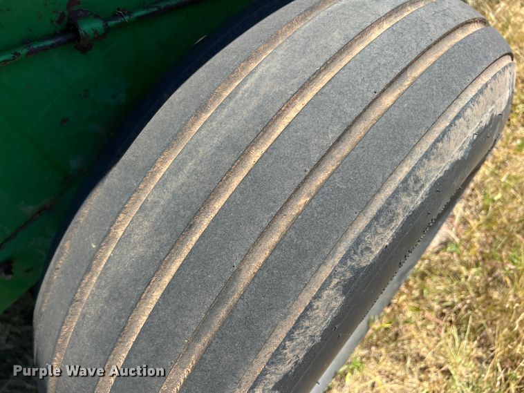 image for item DS8419 1994 John Deere 348  small square baler