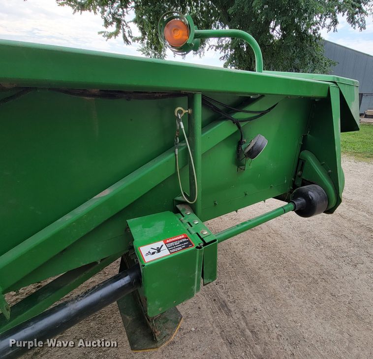image for item HF9347 1995 John Deere 853A  all-crop head