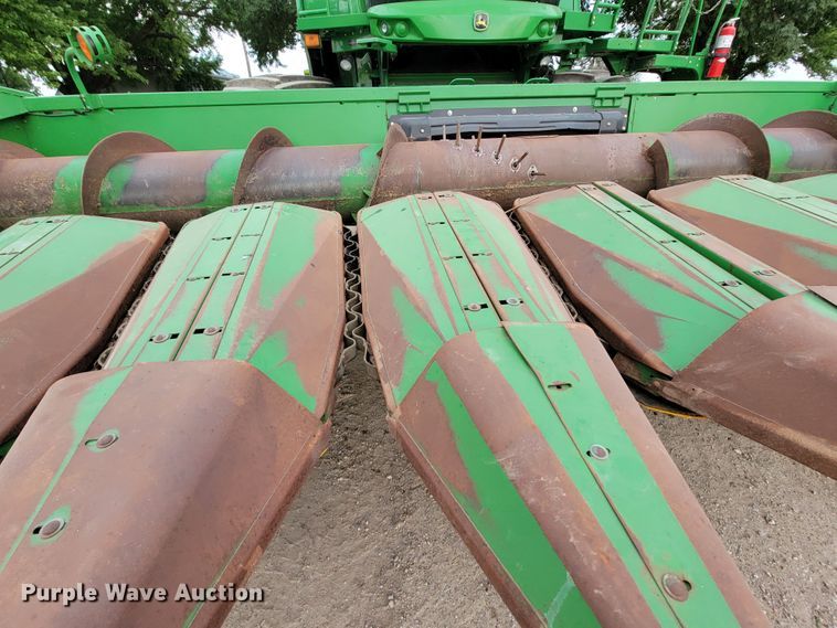 image for item HF9347 1995 John Deere 853A  all-crop head