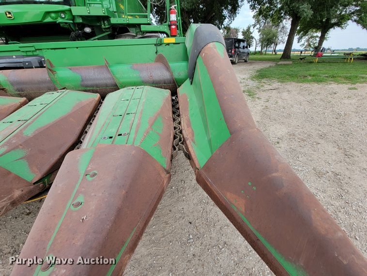 image for item HF9347 1995 John Deere 853A  all-crop head