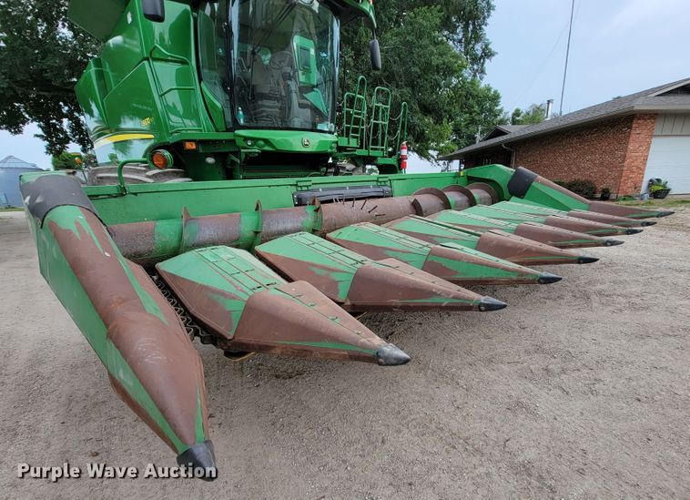 image for item HF9347 1995 John Deere 853A  all-crop head