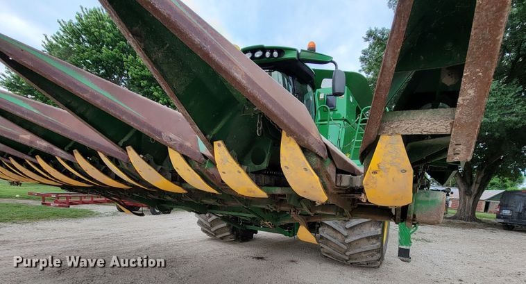 image for item HF9347 1995 John Deere 853A  all-crop head