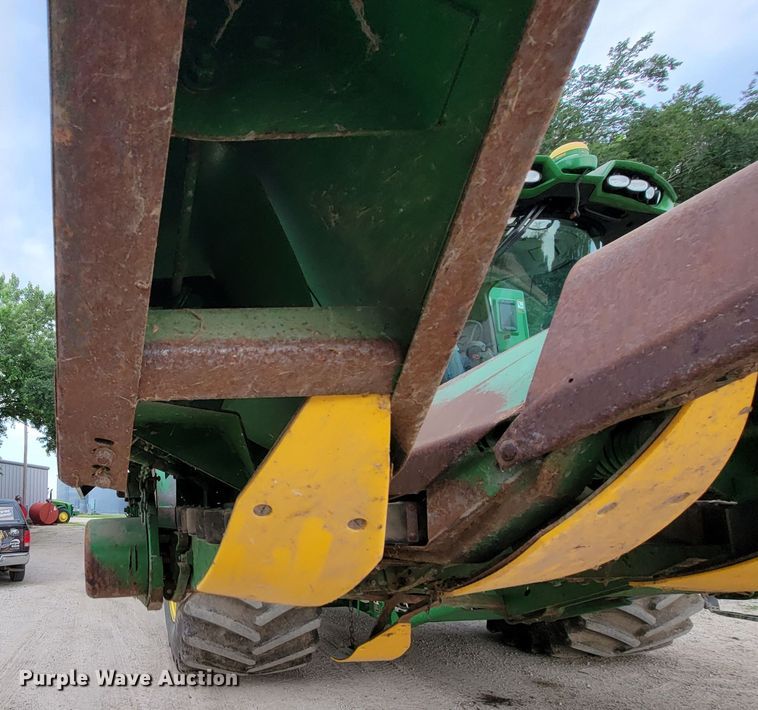 image for item HF9347 1995 John Deere 853A  all-crop head