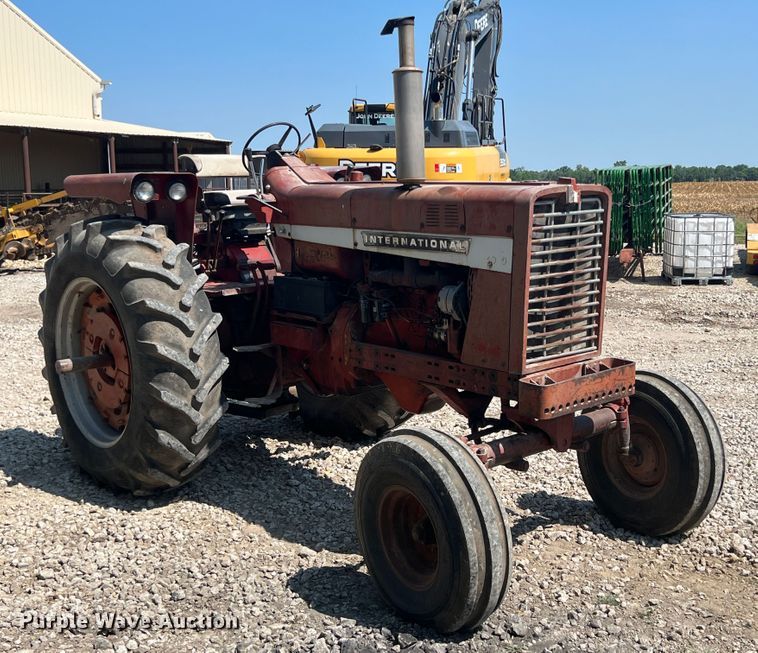 image for item HL9173 International 856  tractor