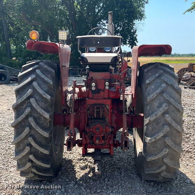 image for item HL9173 International 856  tractor